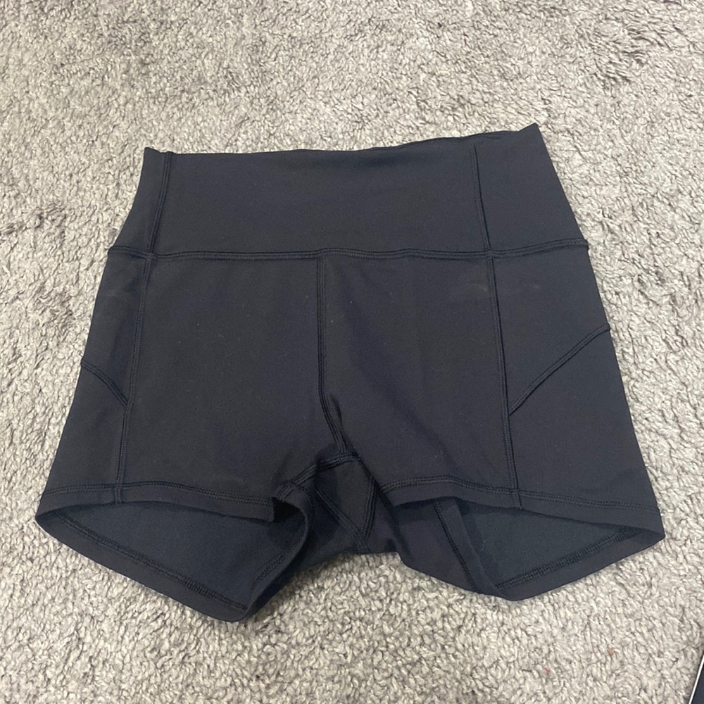 Lululemon wunder under 2.5 shorts